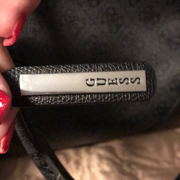 Guess purse - Picture 2 of 6